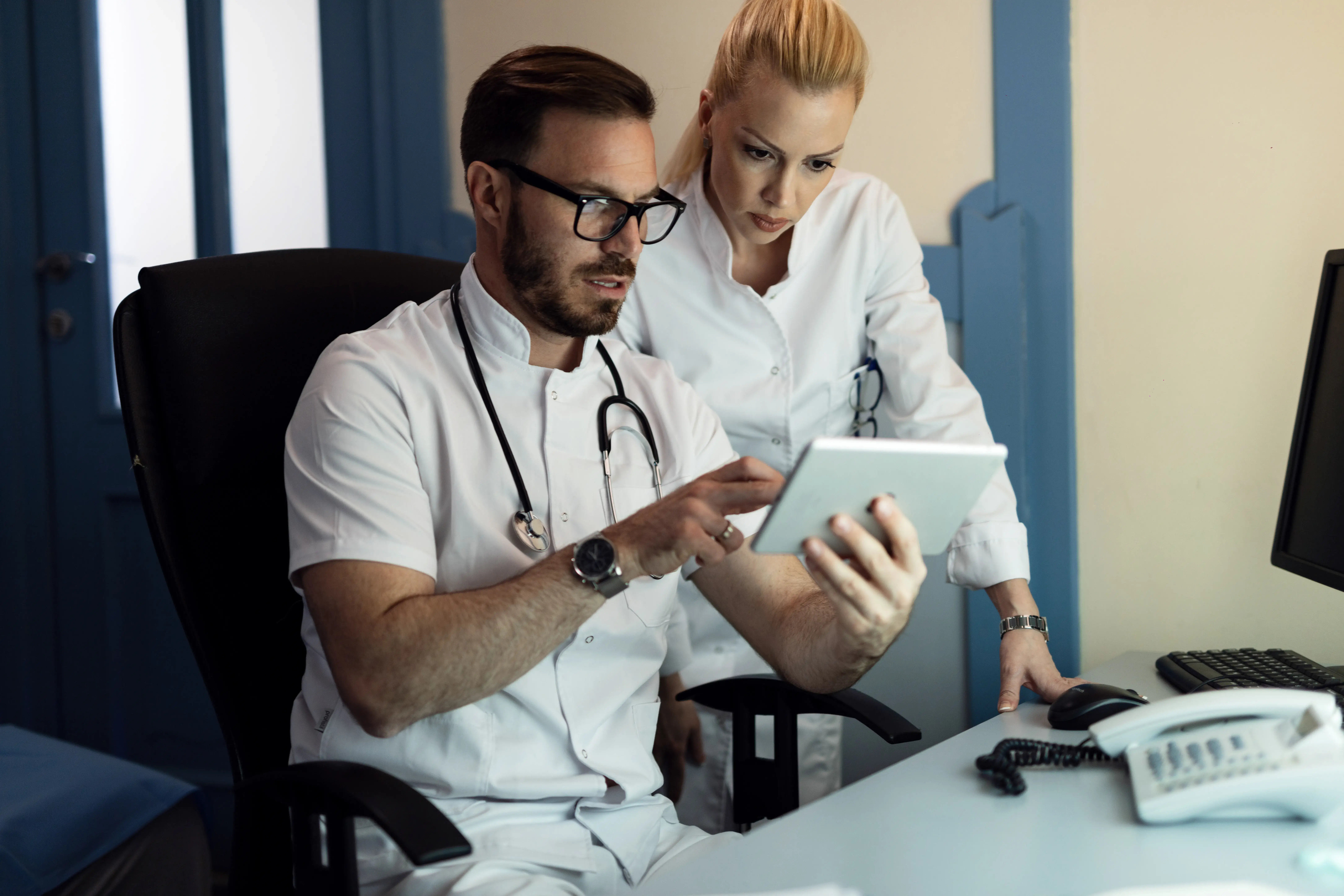 omparativa clinic cloud vs docfav software gestión clínica